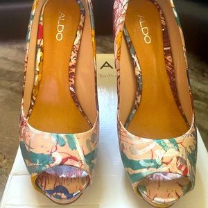 Women high heels colorful Aldo heel size 9